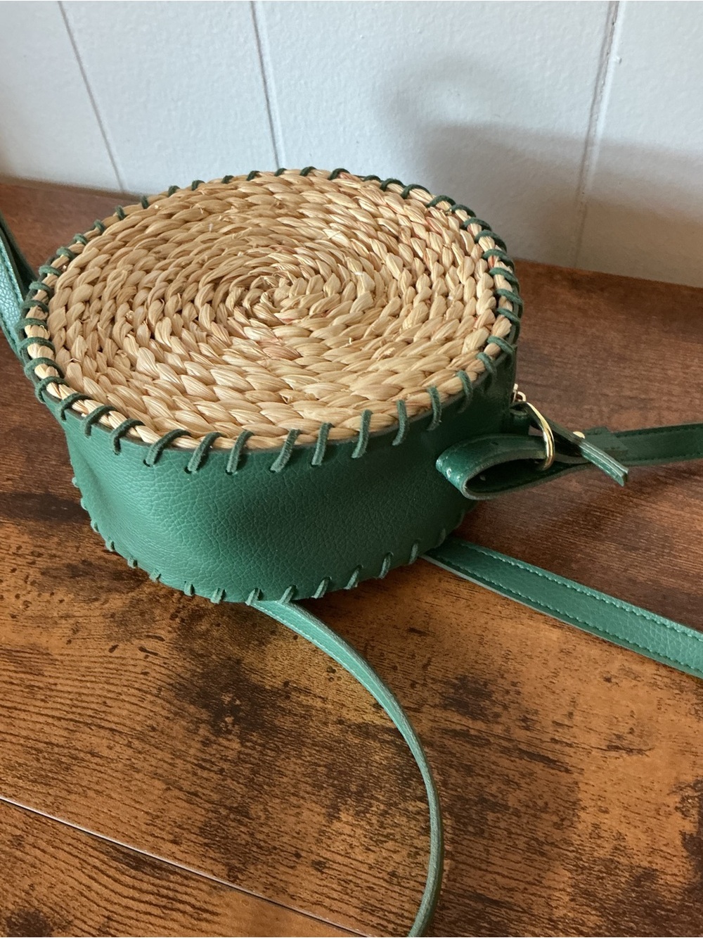 Woven Straw Circle Crossbody Bag with Green Trim, BOHO, EUC - Picture 4 of 6